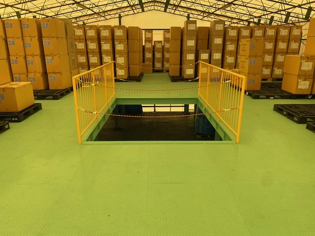 愛知県西尾市一色町坂田新田沖向の倉庫