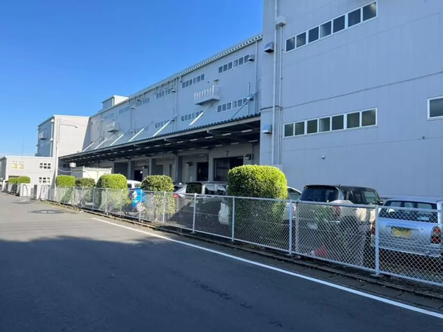 神奈川県厚木市岡田の倉庫